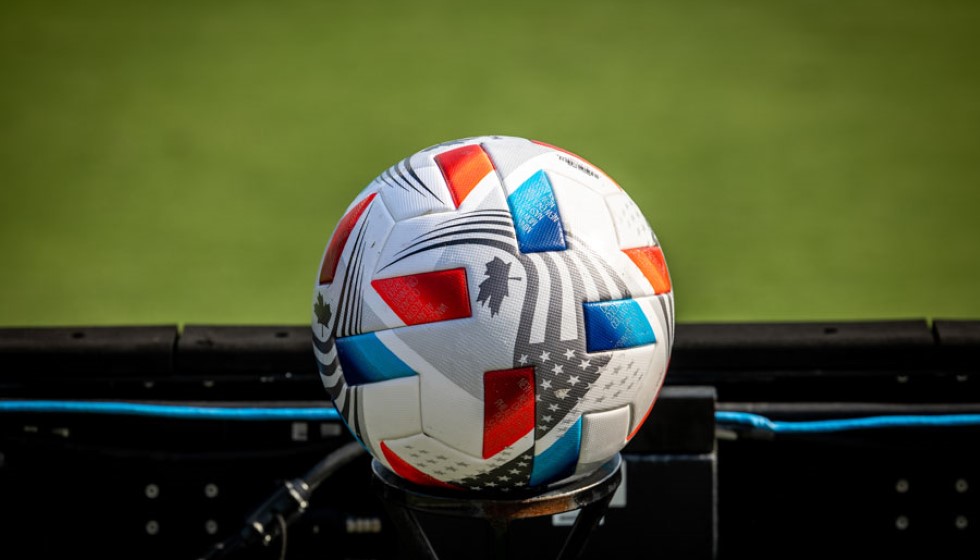 Scheduling Challenge for Arsenal: Balancing Men's and Women's Fixtures